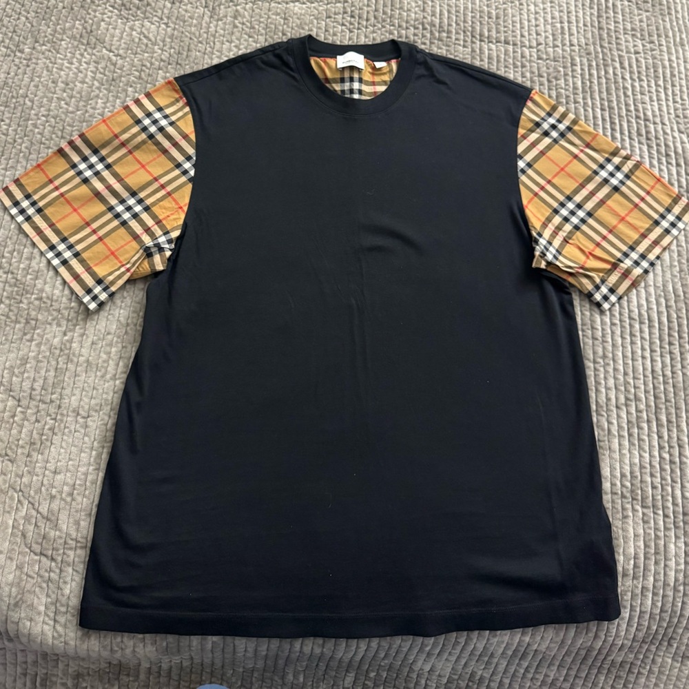 Burberry vintage checkered T-shirt size L, in pristine condition✨
